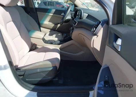 2021 Hyundai Tucson Value z USA, uszkodzony, nr VIN KM8J33A45MU299297